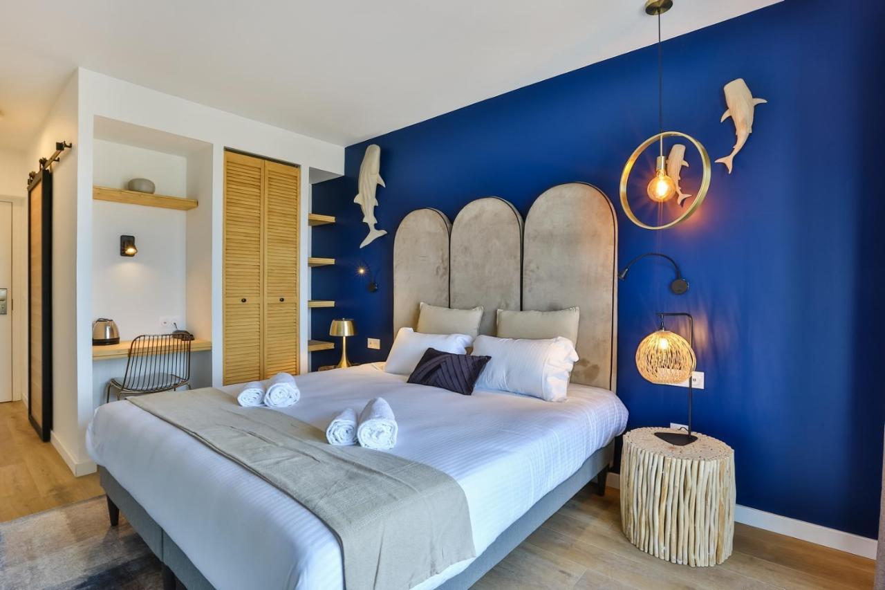 Hotel & Face A La